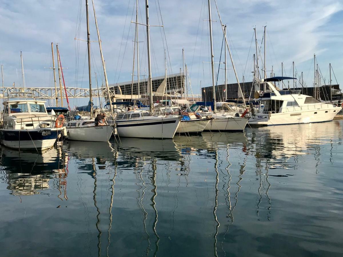 Sleep & Boats Barcelona City Sant Adria de Besos Exterior foto