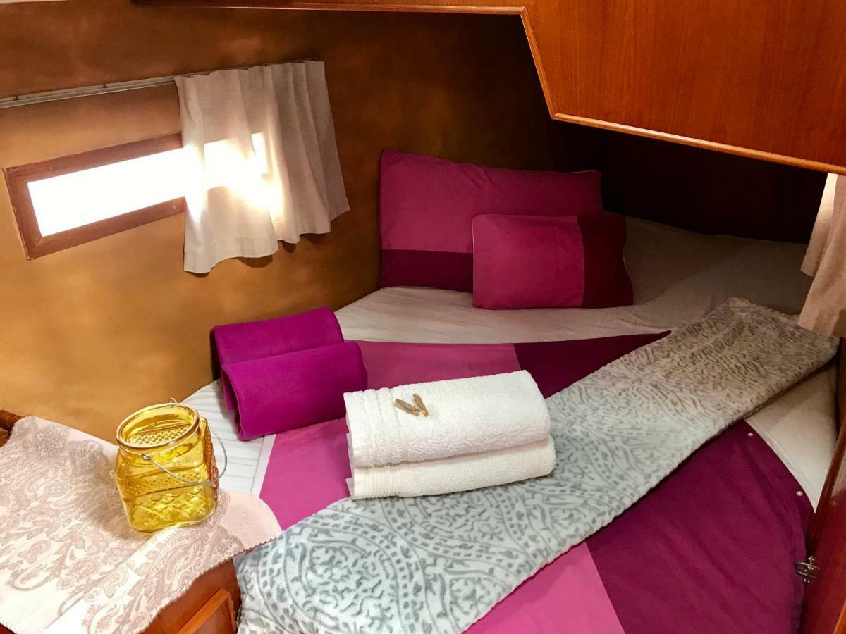 Sleep & Boats Barcelona City Sant Adria de Besos Exterior foto